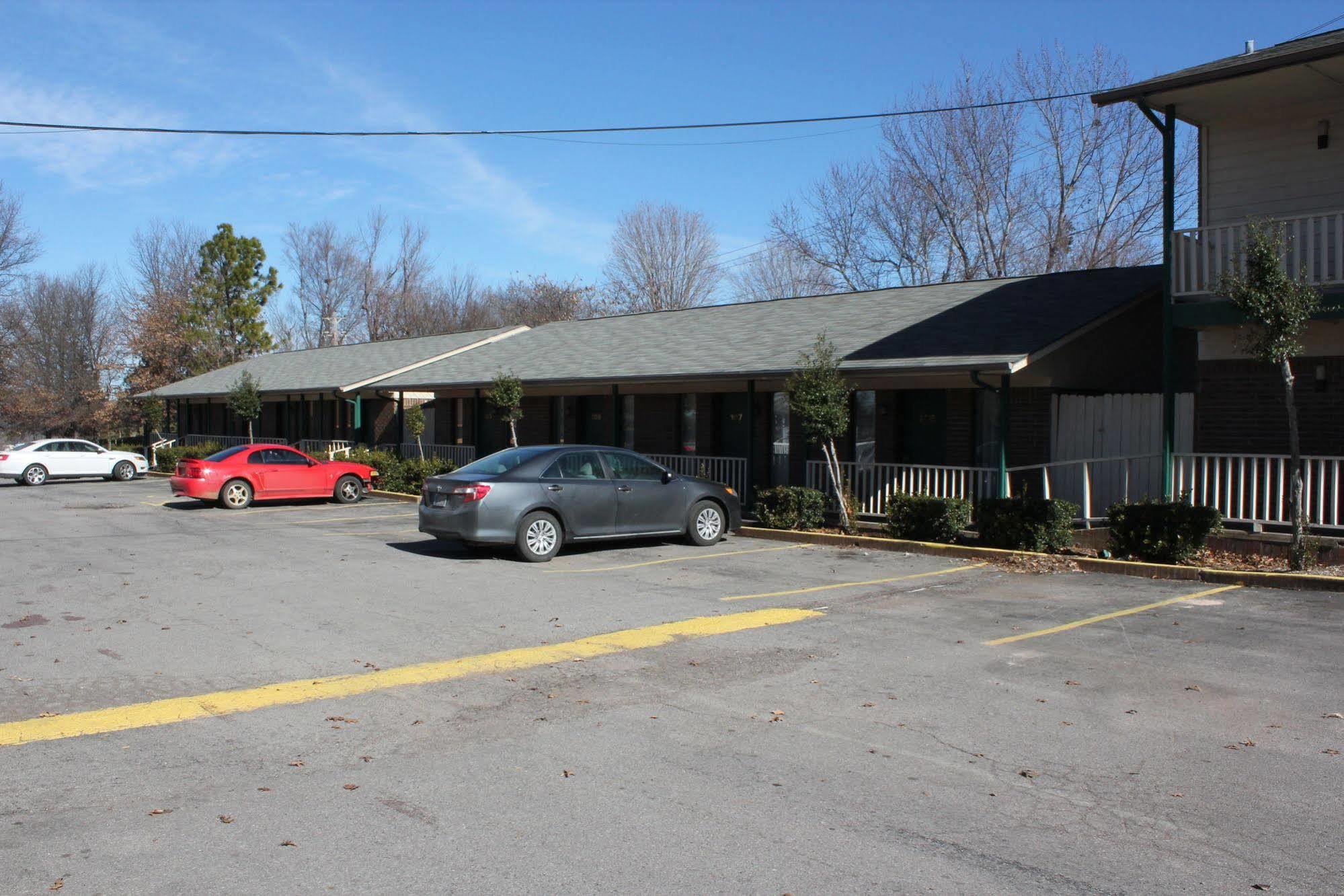 Oak Hill Inn And Suites Tahlequah Eksteriør billede